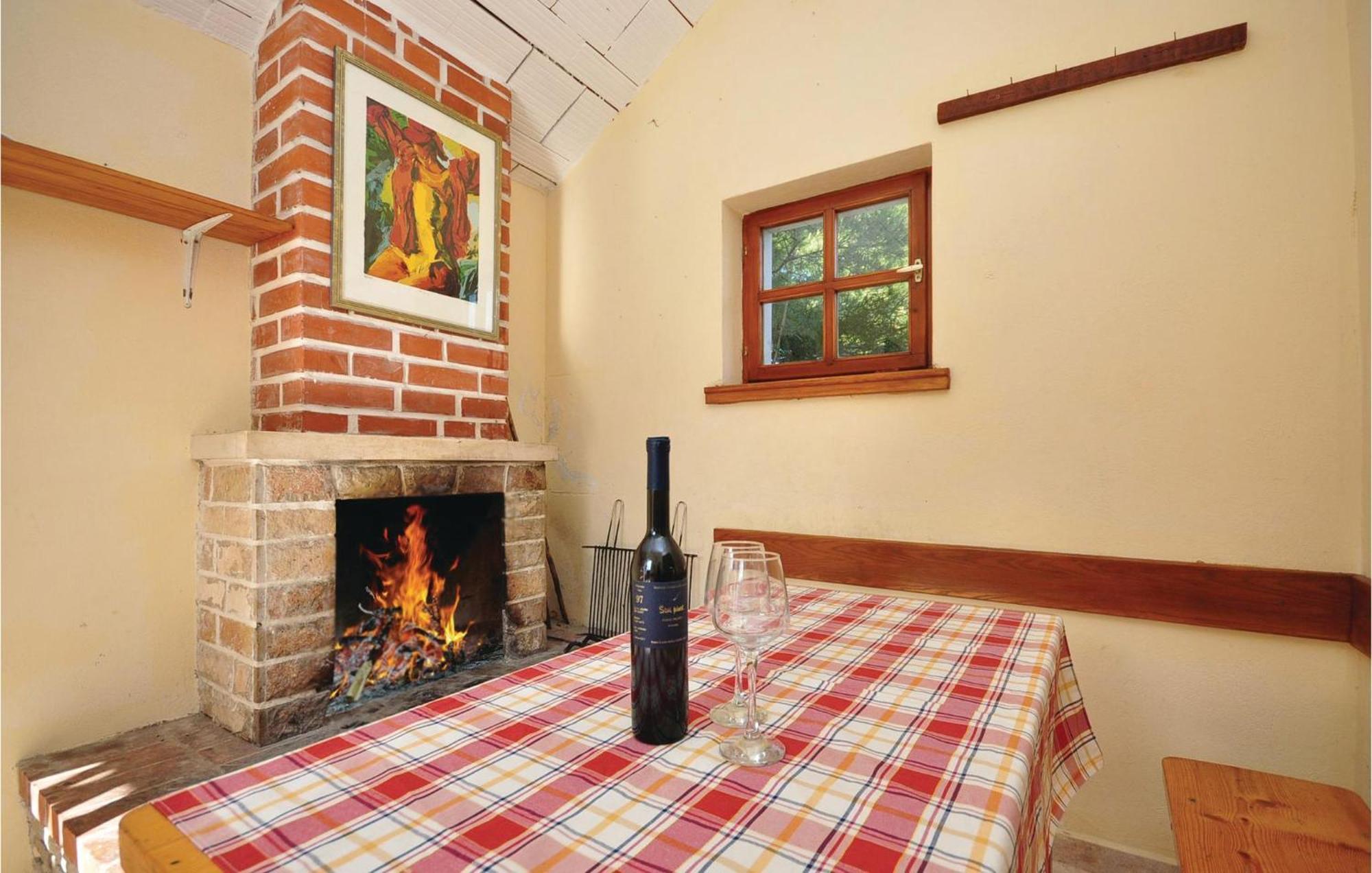 Pet Friendly Home In Postira With Kitchen Εξωτερικό φωτογραφία